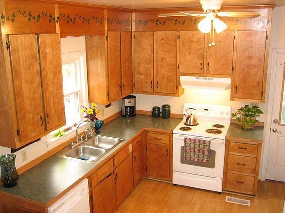 Kitchen with Lots of Cabinet Space