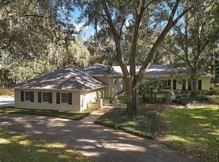 15800 Acorn Cir, Tavares, FL 32778