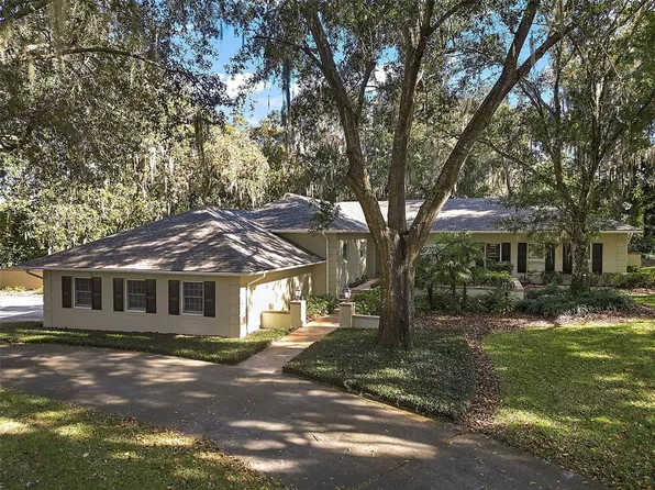 15800 Acorn Cir, Tavares, FL 32778