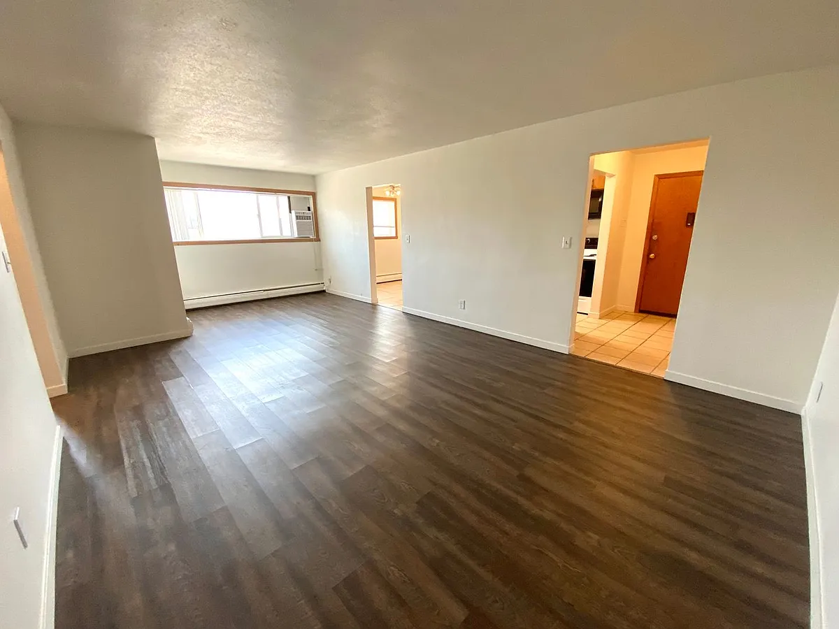 Building Photo - 816