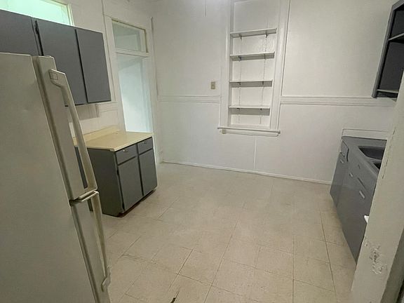 5th image of 1203 N Laurel St