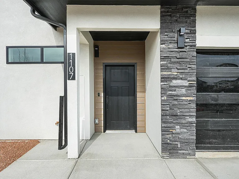 1109 Mee Canyon Cir — Photo 32