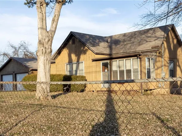 1427 N Lightburne St, Liberty, MO 64068
