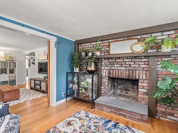 4th image of 170 Thicket St