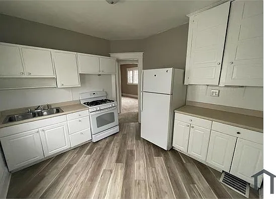 239 Ann St NE #1 — Photo 4