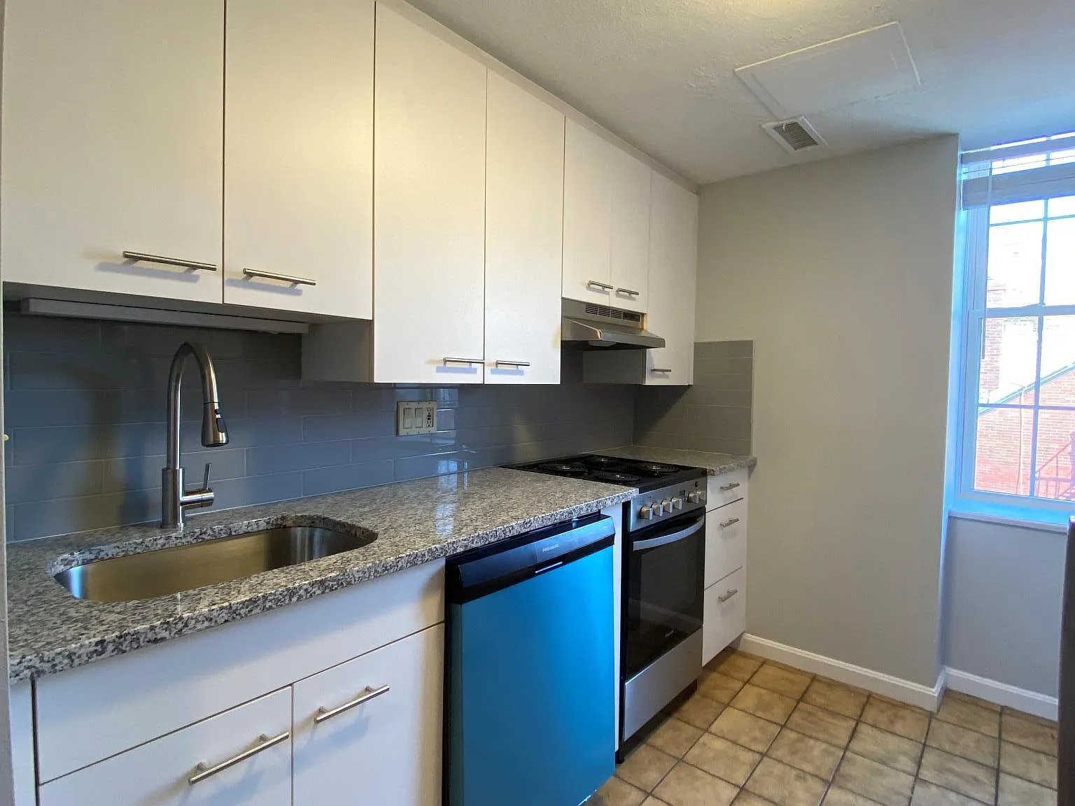 1 bed, 575 sqft, $3,200 — Photo 2