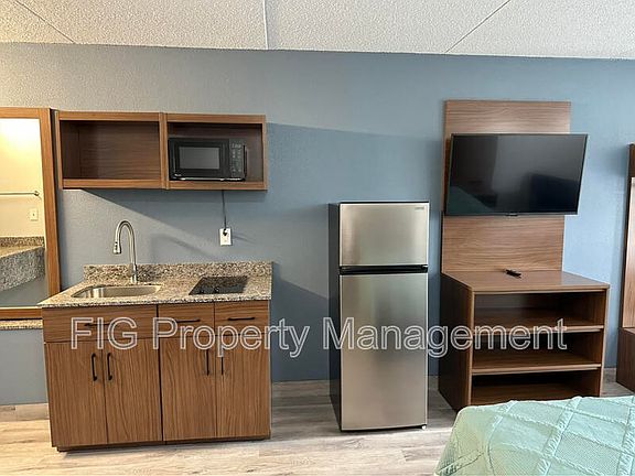 3rd image of 5100 Family Inn Dr #1