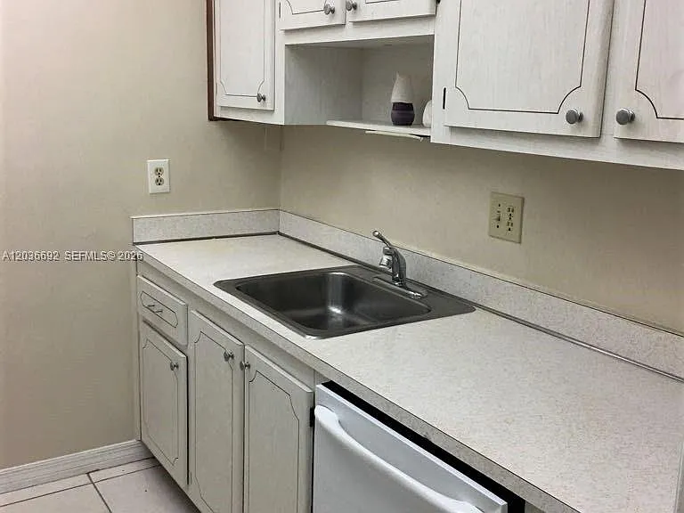 14201 N Kendall Dr #405D — Photo 5