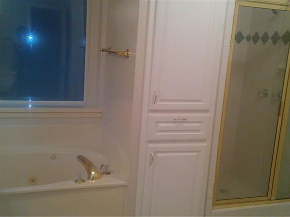 5th image of 820 Cedarwood Dr