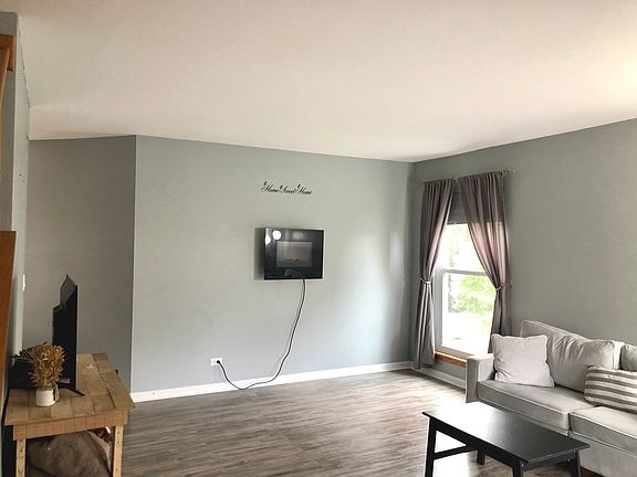 3rd image of 2122 N Green Valley Ln