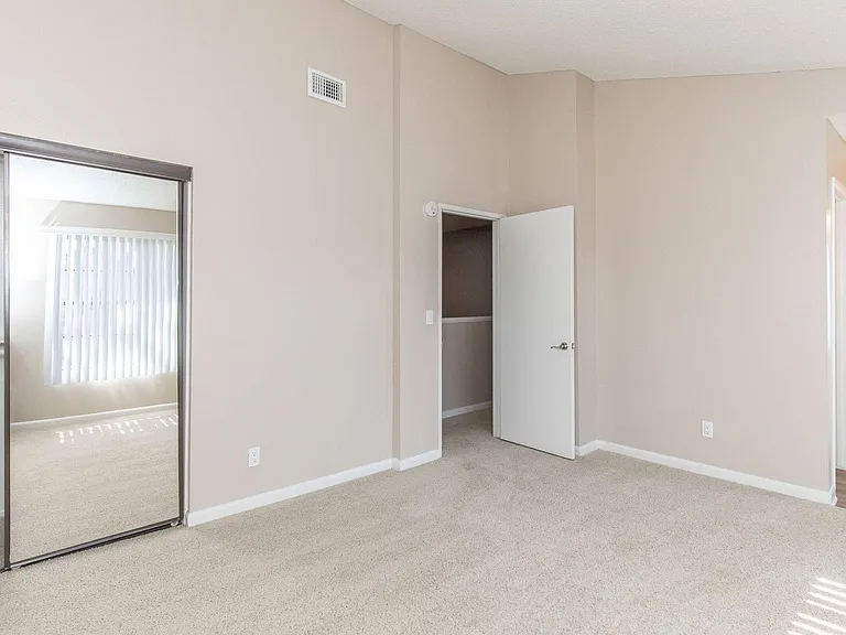 Oak Tree Court Apartment Homes — Photo 57