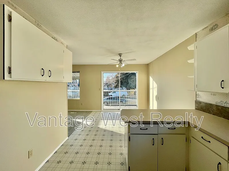4 bed, 2.0 bath, 1881 sqft, $2,400 — Photo 3