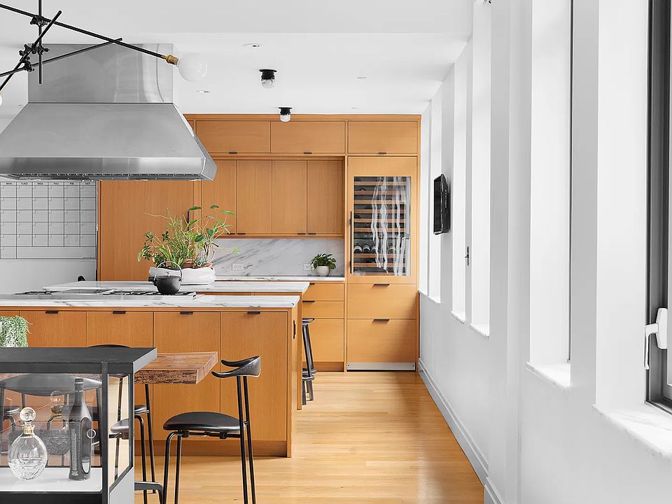1st image of 455 W 20th St #3BC