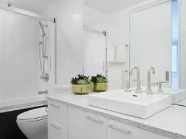 200 East 11th Street image 3 of 14