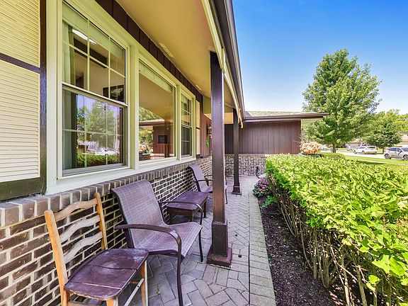 4th image of 3453 River Falls Dr