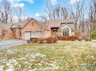 22 Walnut Creek Dr, Holland, OH