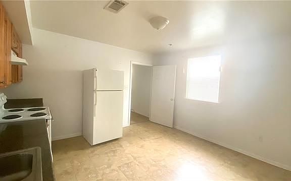 4th image of 323 Kenilworth St #A