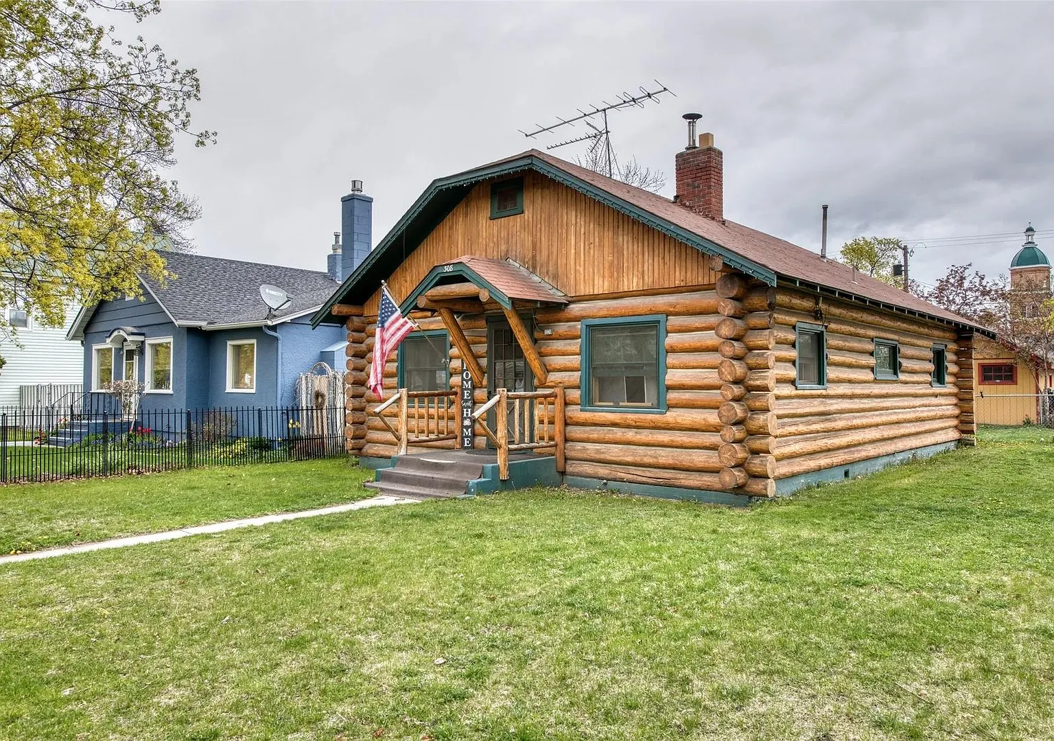 Cozy Downtown Cabin — Photo 2