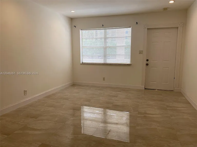 601 SE 5th Ct #208 — Photo 19