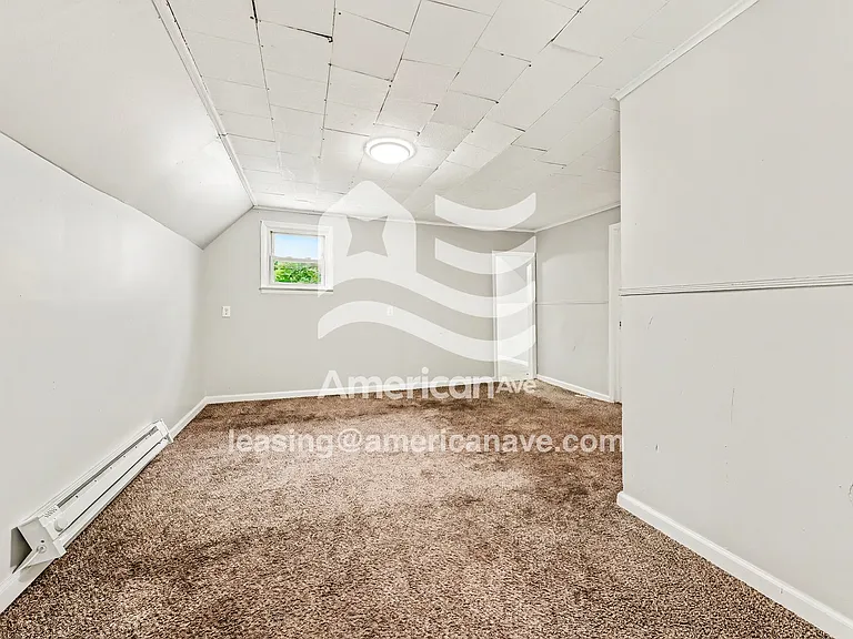 1431942_011_main_bedroom_10.jpg