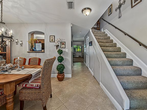 2nd image of 2130 NE 9th Avenue