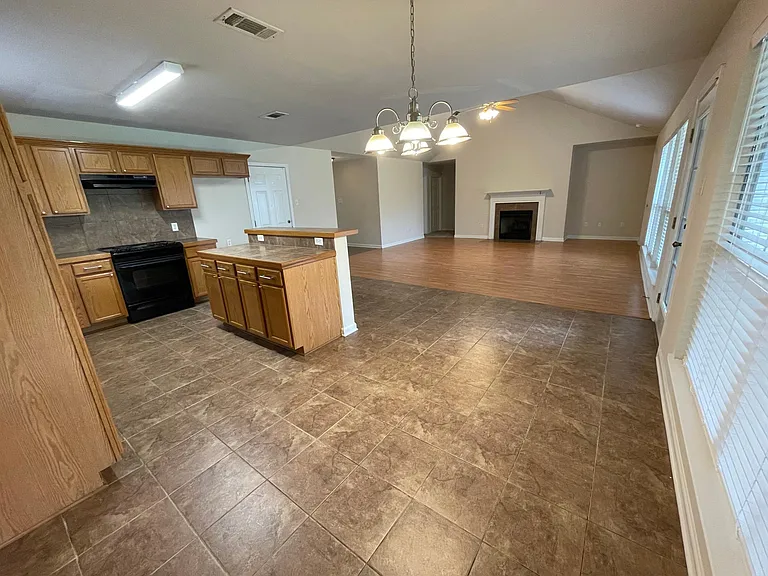 11327 Hampton Ct — Photo 7