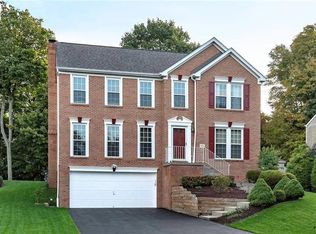 352 Indian Ridge Dr, Coraopolis, PA 15108