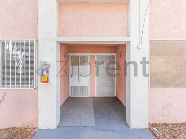 2236 E Desert Inn Rd, Las Vegas, NV