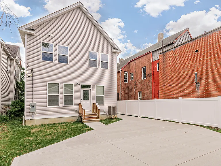 2240 E 97th St — Photo 36