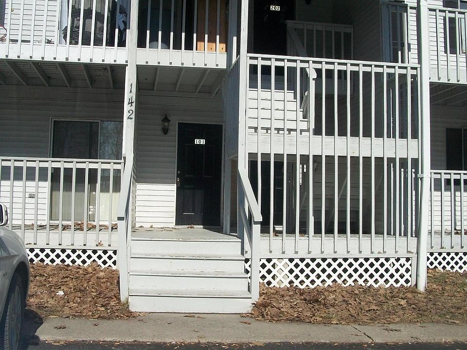 1st image of 142 Vw Court D #Bld-u27d