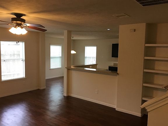 4th image of 2411 Hiacintas Way