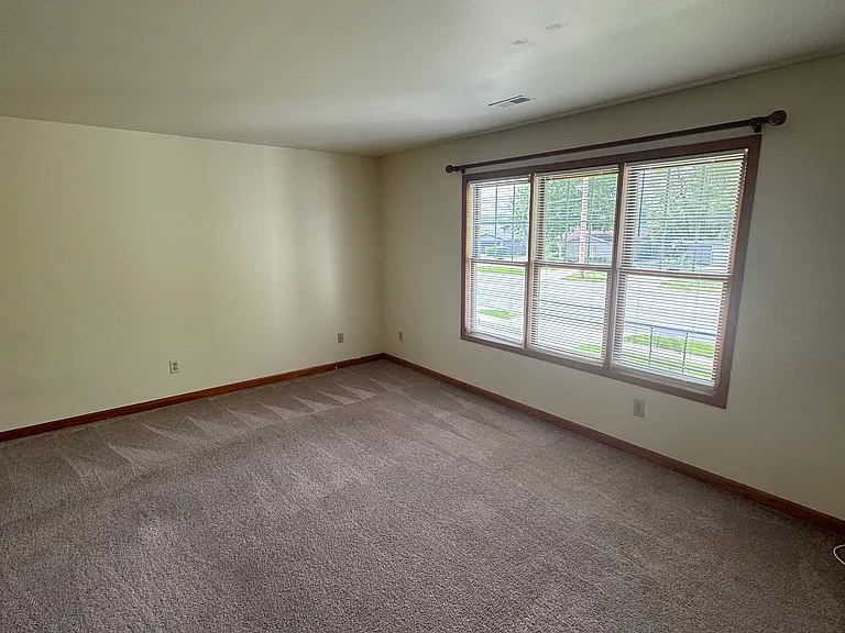 917 E Glen Park Ave #2W — Photo 2