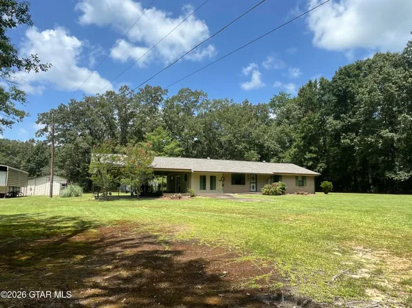 1552 Lone Oak Dr, West Point, MS 39773