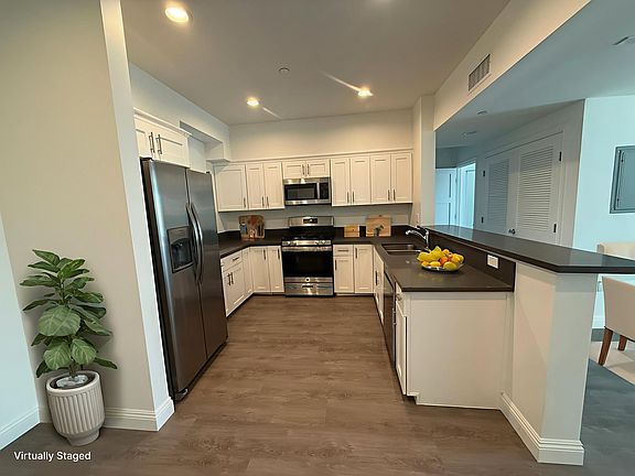 2nd image of 7120 Bellaire Ave APT 206