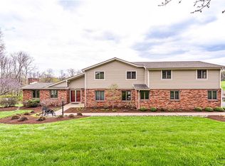 3 Scenery Hill Dr, Greensburg, PA 15601