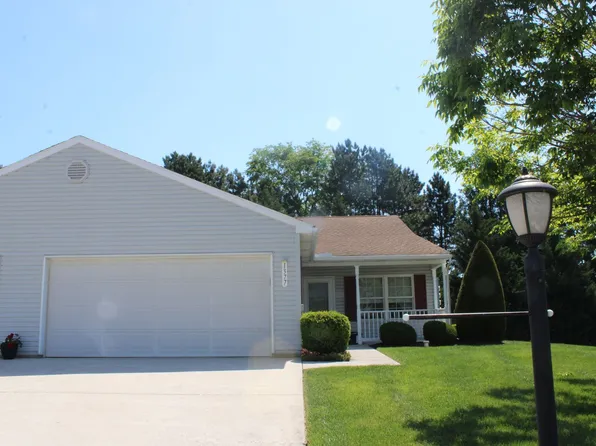 1377 Village Dr, Spring Grove, PA 17362