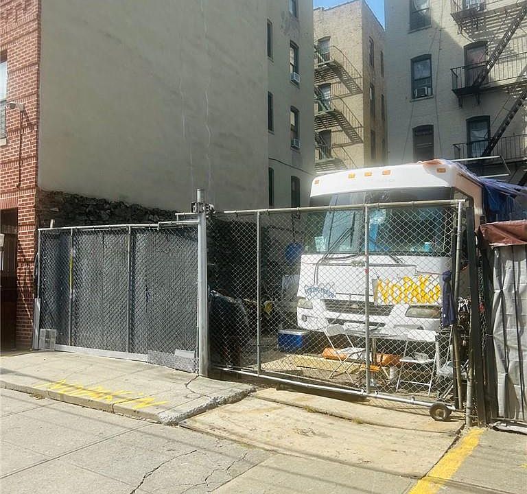 2nd image of 2259 Bassford Avenue