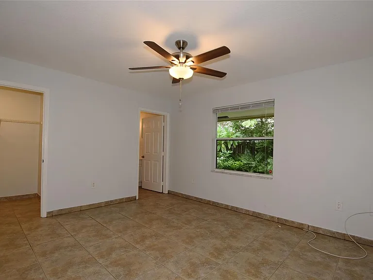 501 SW 17th St — Photo 9