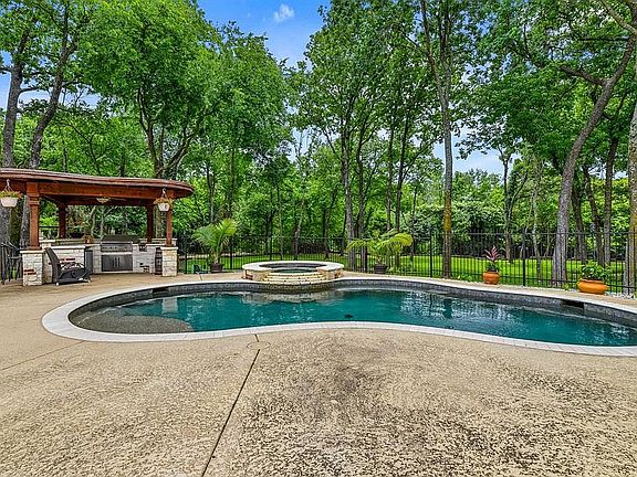 5th image of 5109 River Hill Dr