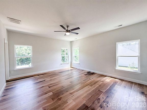3rd image of 134 Windstone Dr