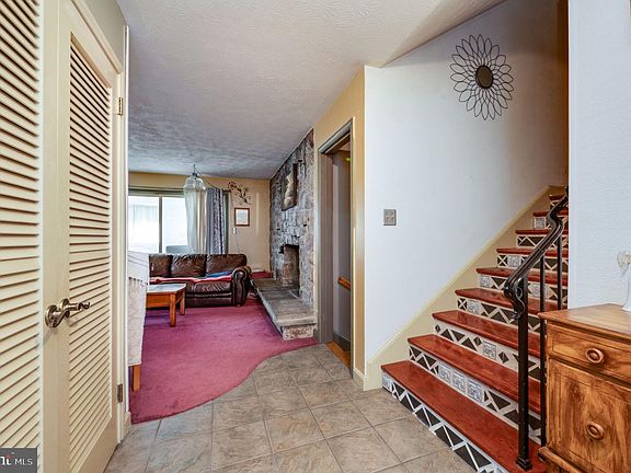 3rd image of 1847 Elder St