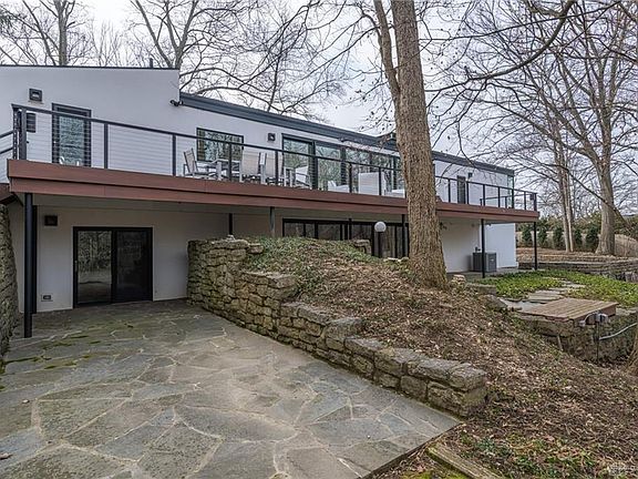 2nd image of 506 Walnut Springs Dr