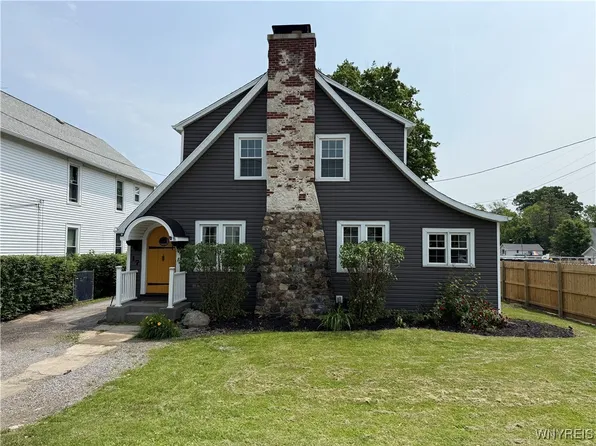 17 Orchard Ave, Angola, NY 14006