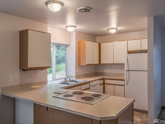 4th image of 23 Grant St APT D2