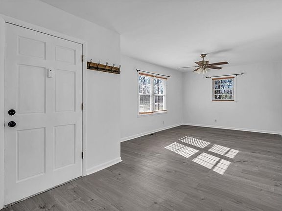 5th image of 104 Foxland Dr