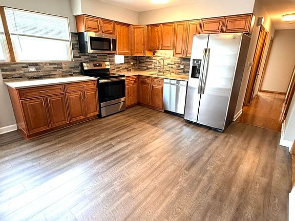 3rd image of 9 Scotdale Rd APT 4
