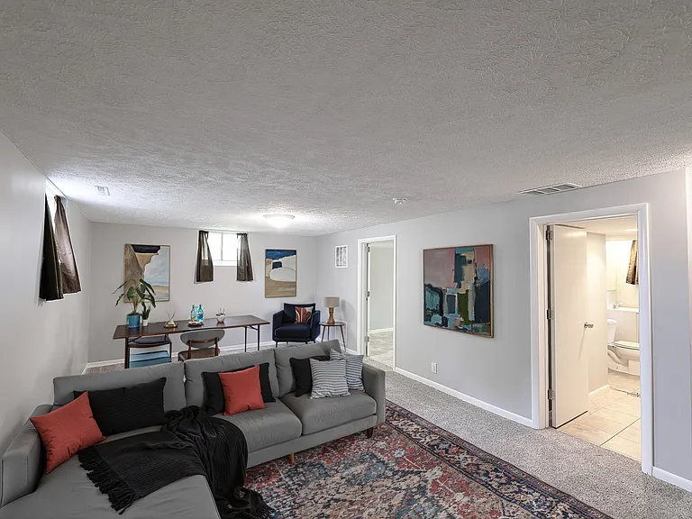 1025 Kent St — Photo 13