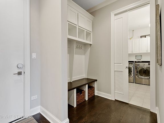 3rd image of 5820 N Clark St #204