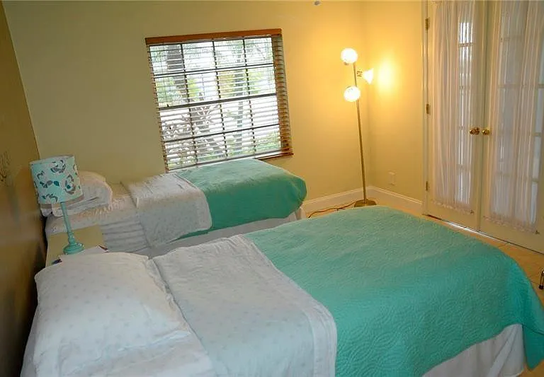 6499 Bay Club Dr #2 — Photo 16