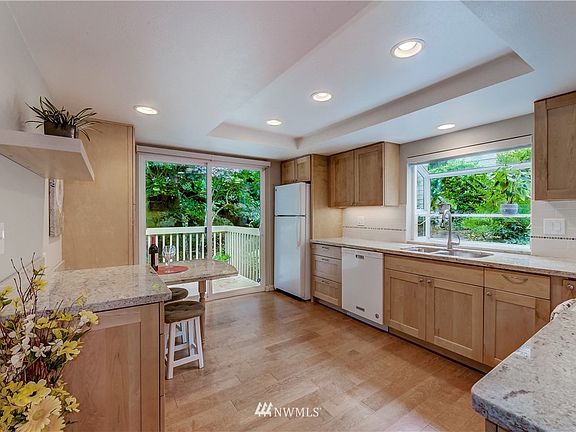 5th image of 16157 SE 33rd Cir